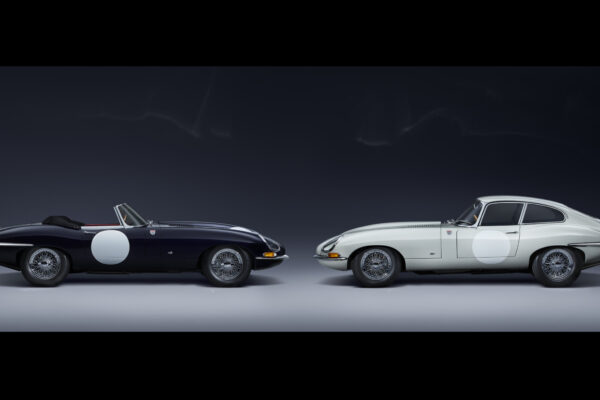 -type ZP Collection bestaande uit drophead coupé in Oulton Blue en coupé met vast dak in Crystal Grey